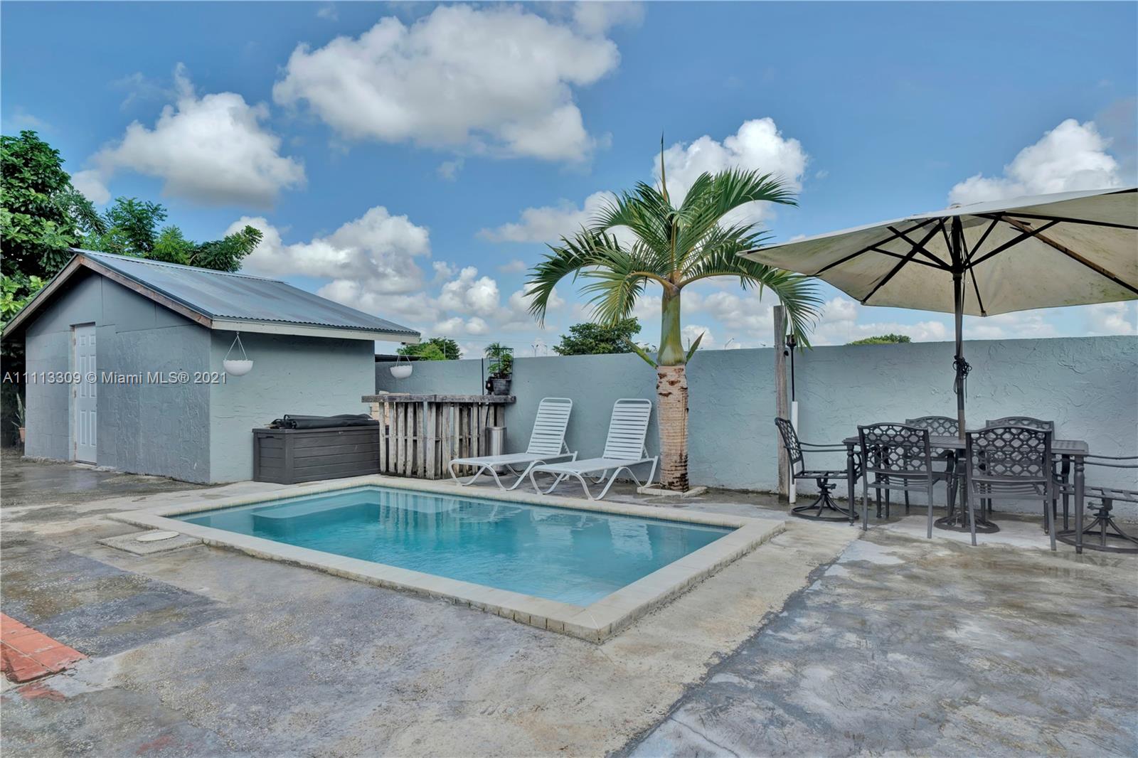 PINE NEEDLES HOMES - Residential