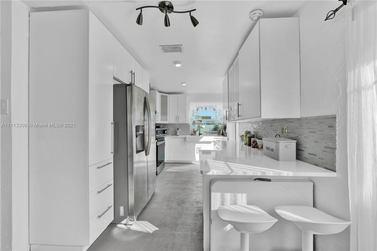 PINE NEEDLES HOMES - Residential