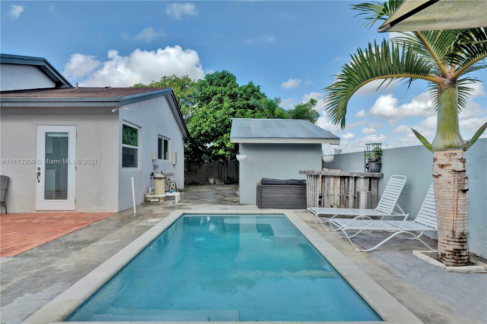 PINE NEEDLES HOMES - Residential
