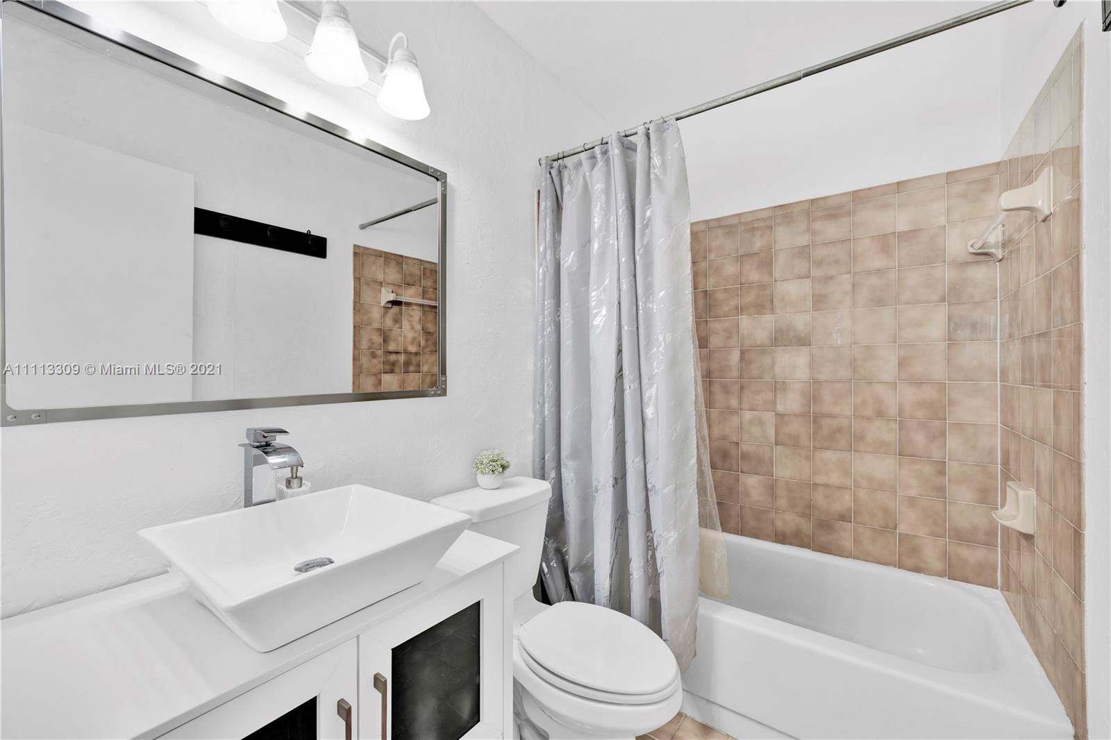 PINE NEEDLES HOMES - Residential