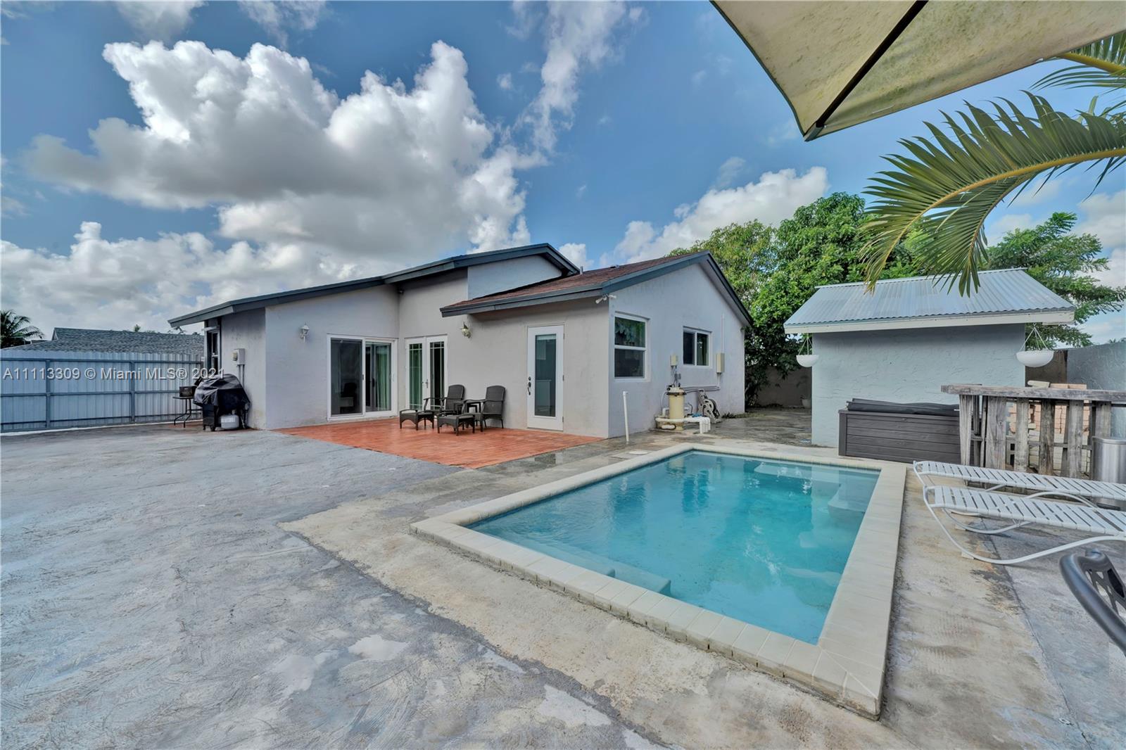PINE NEEDLES HOMES - Residential