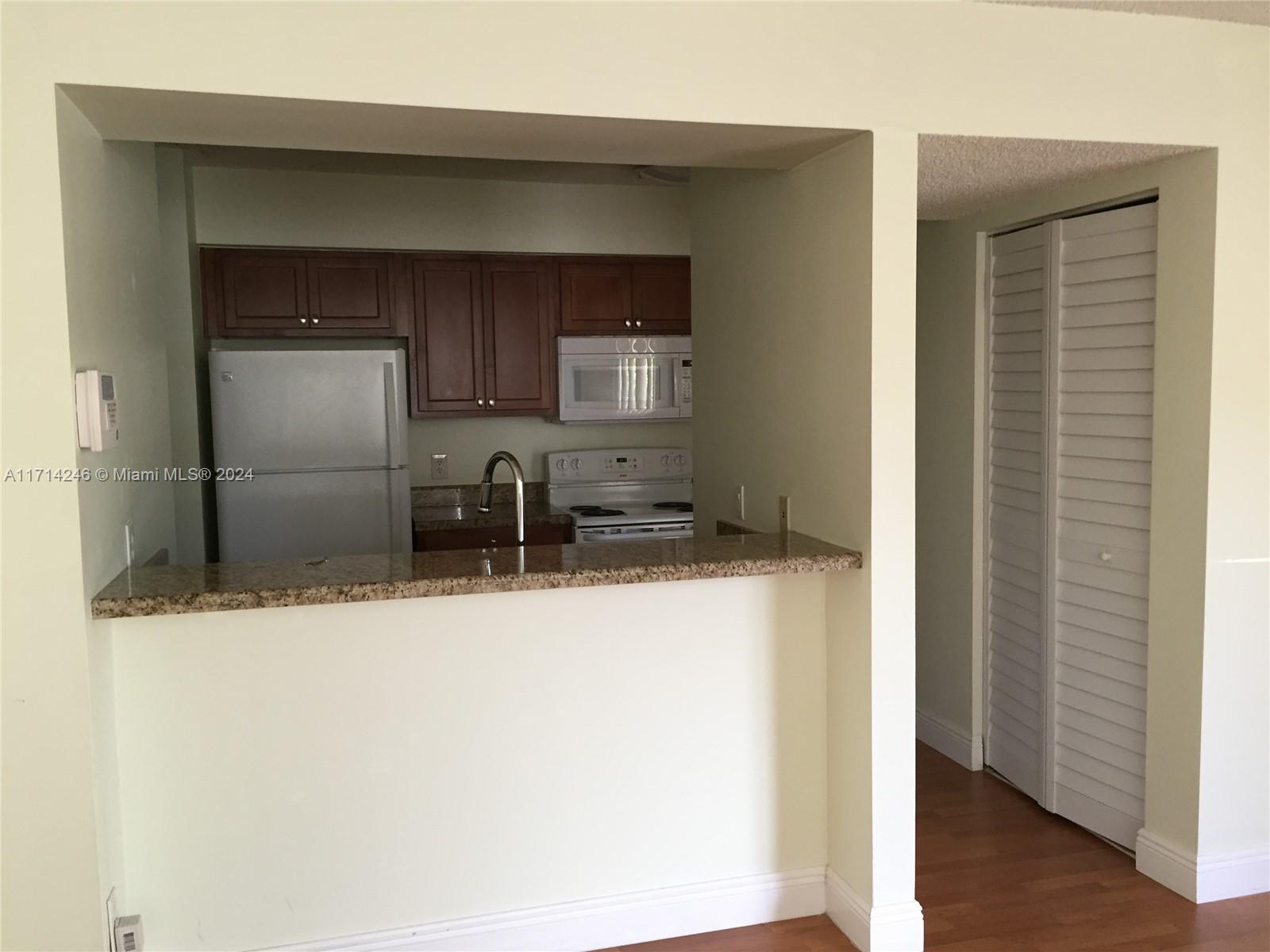 HOLLYWOOD PARC CONDOMINIU - Residential Lease