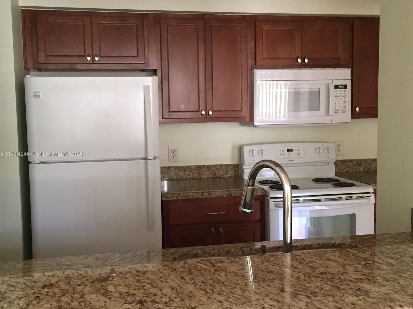 HOLLYWOOD PARC CONDOMINIU - Residential Lease