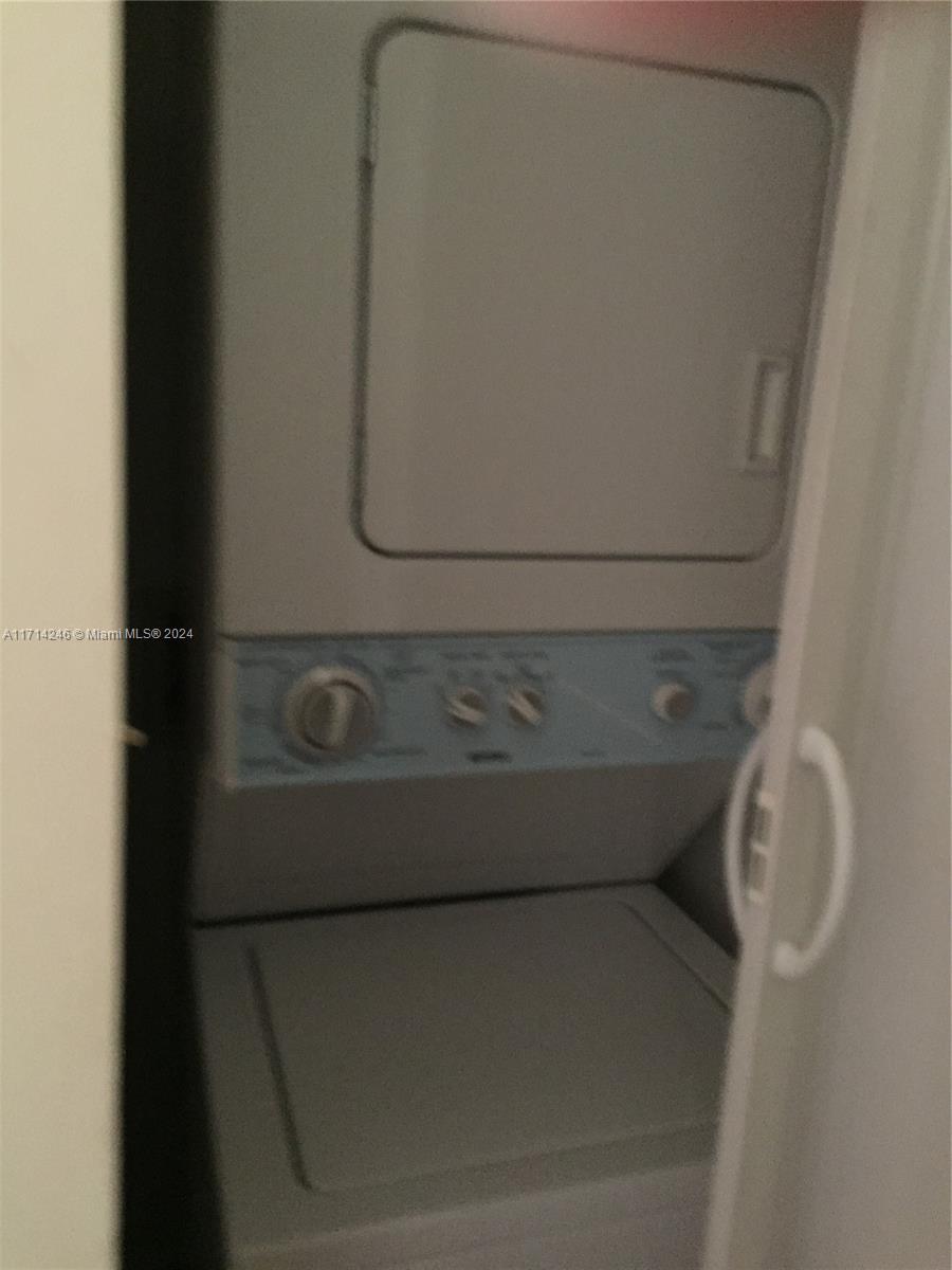 HOLLYWOOD PARC CONDOMINIU - Residential Lease
