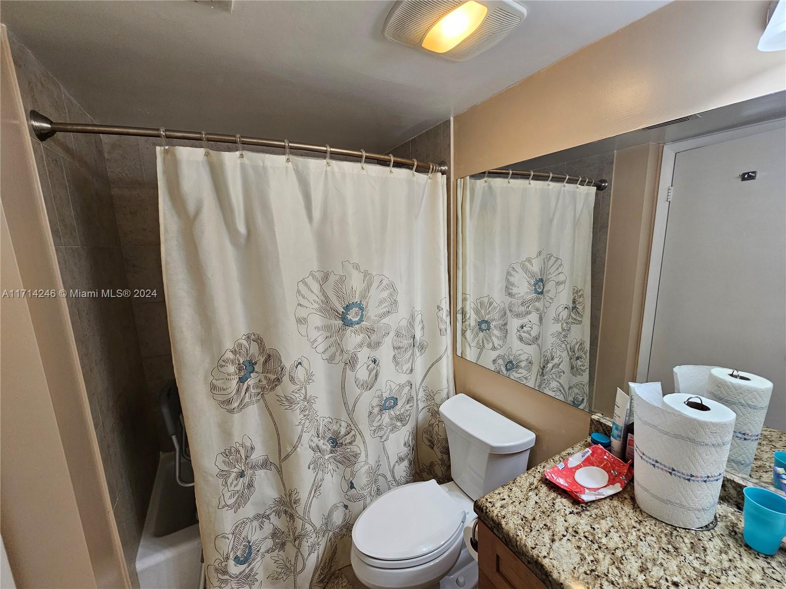 HOLLYWOOD PARC CONDOMINIU - Residential Lease