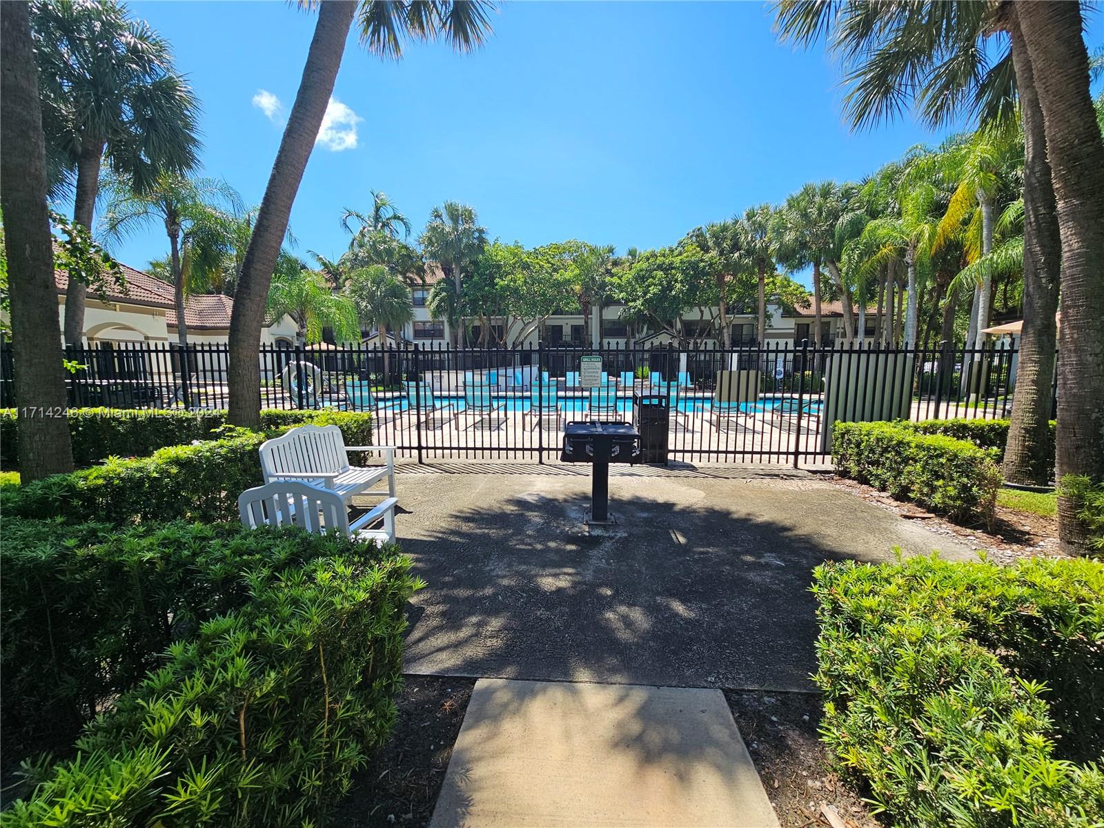 HOLLYWOOD PARC CONDOMINIU - Residential Lease