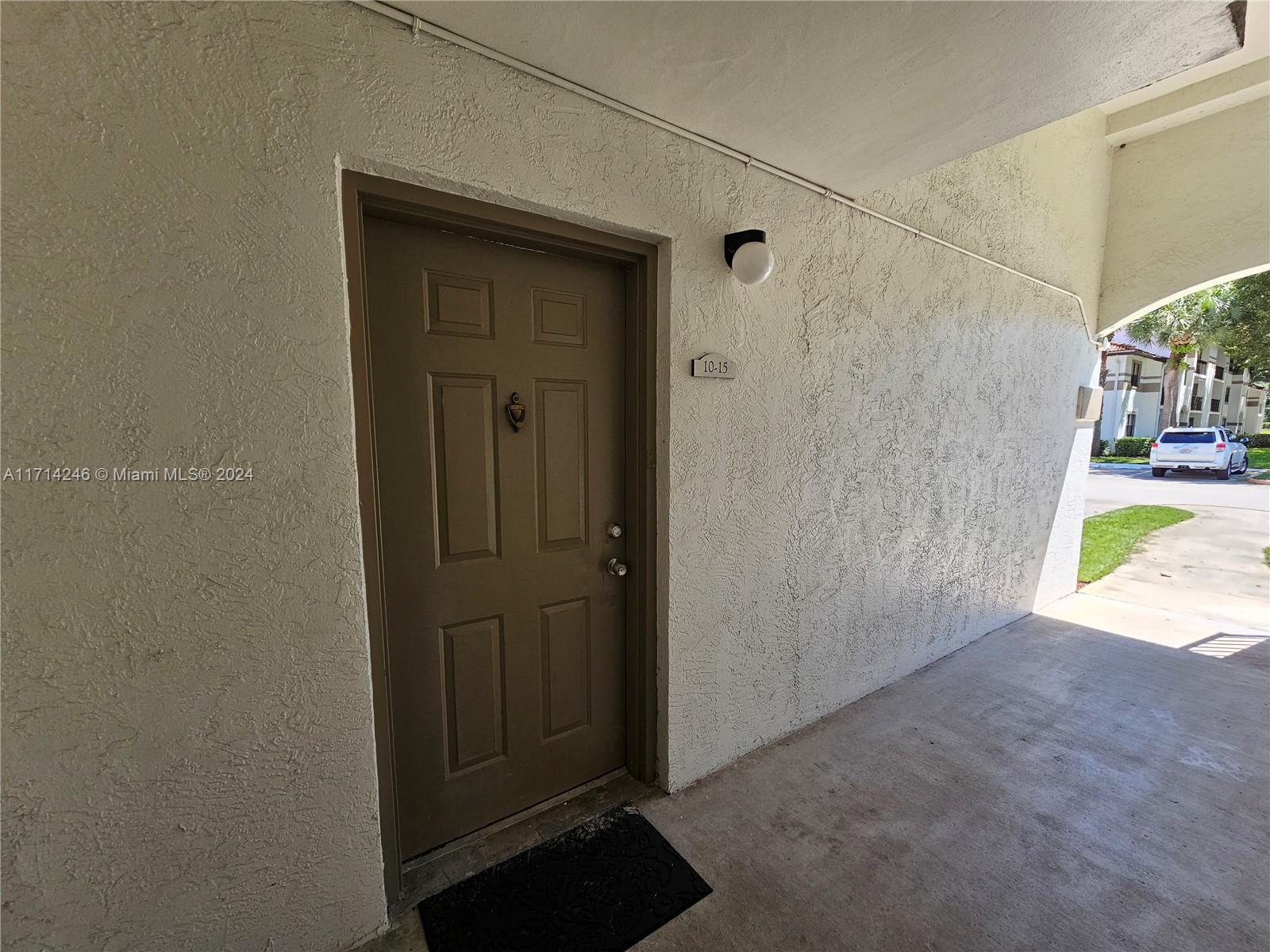 HOLLYWOOD PARC CONDOMINIU - Residential Lease