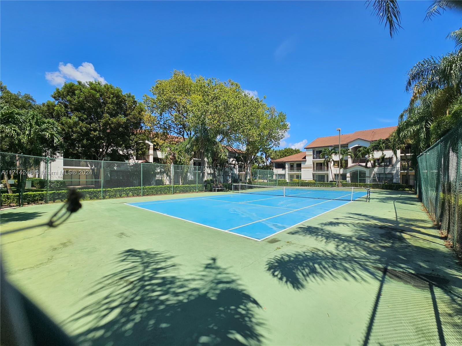 HOLLYWOOD PARC CONDOMINIU - Residential Lease