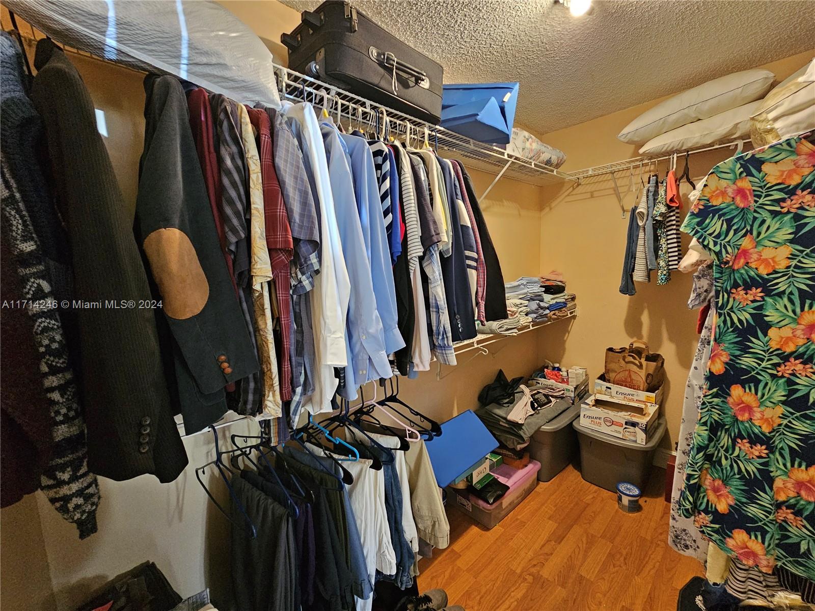 HOLLYWOOD PARC CONDOMINIU - Residential Lease