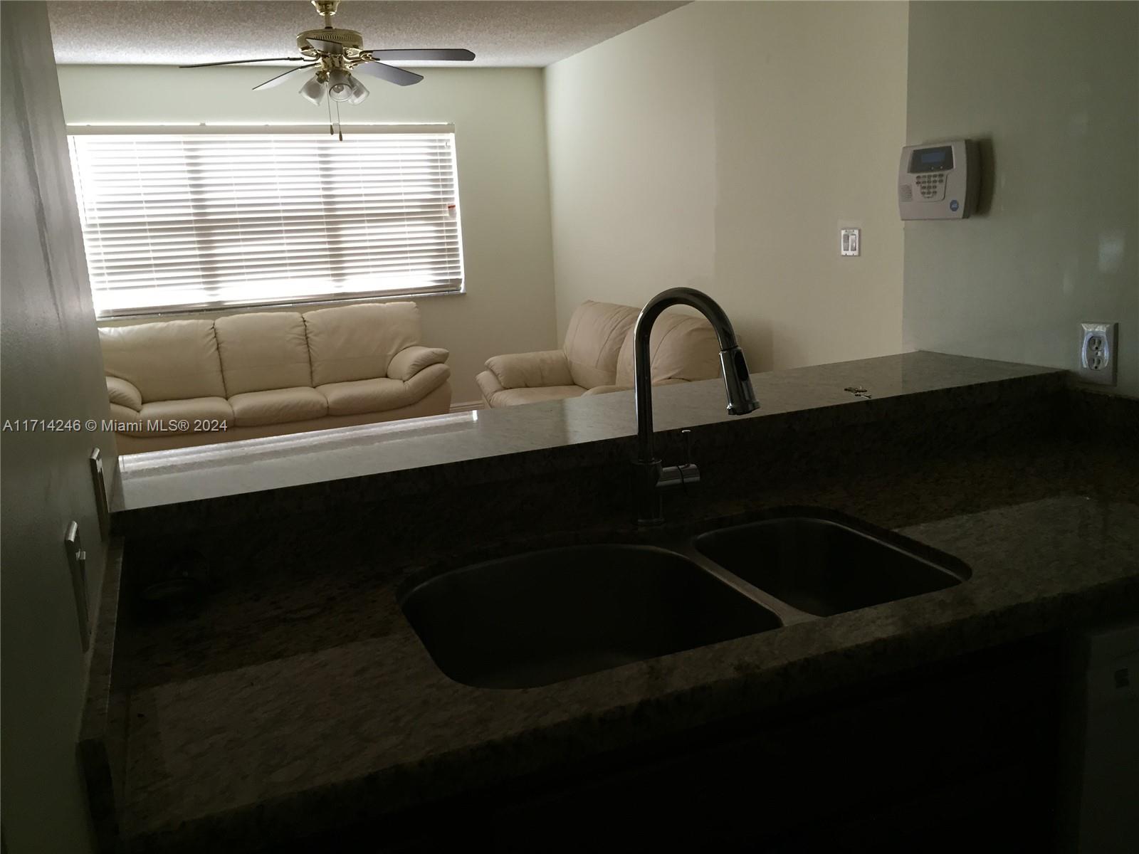 HOLLYWOOD PARC CONDOMINIU - Residential Lease