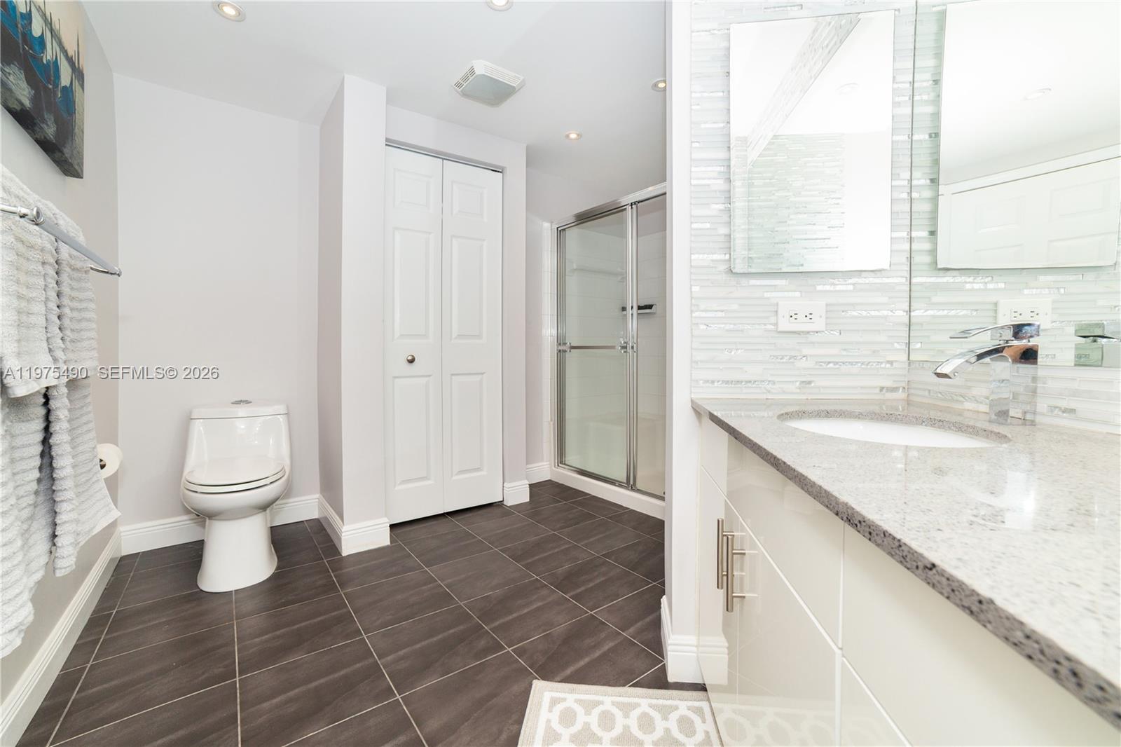 PORTO BELLAGIO CONDO - Residential