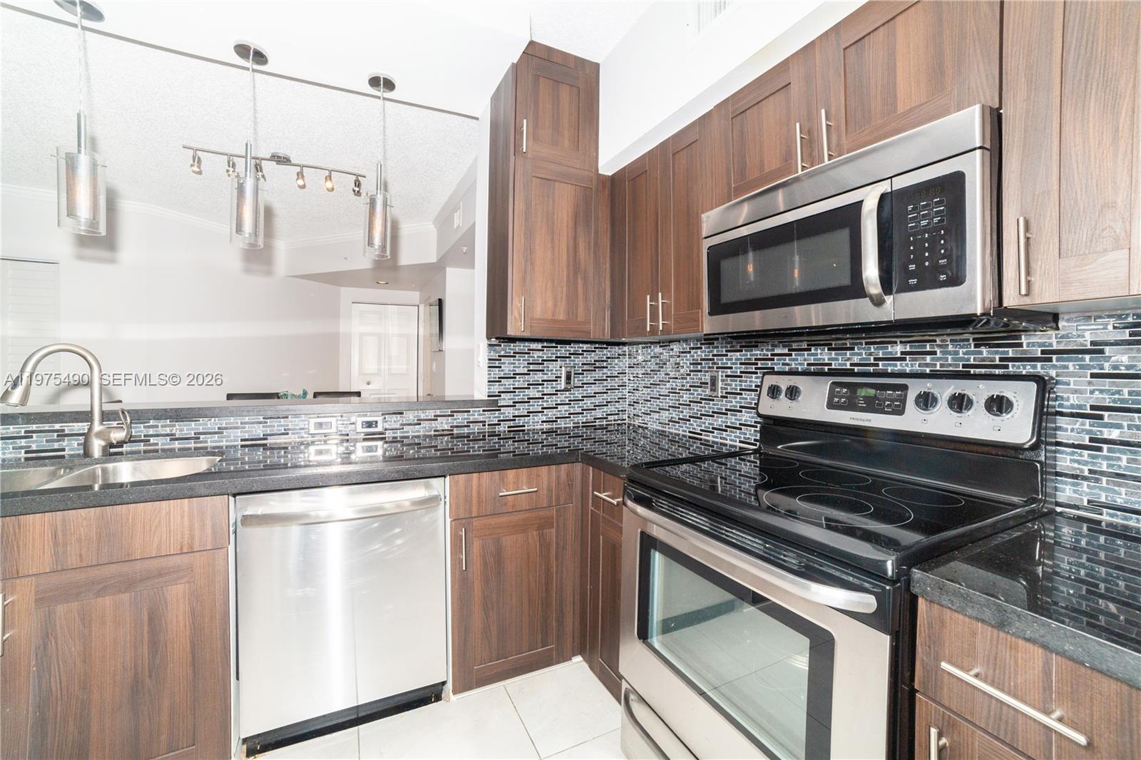 PORTO BELLAGIO CONDO - Residential