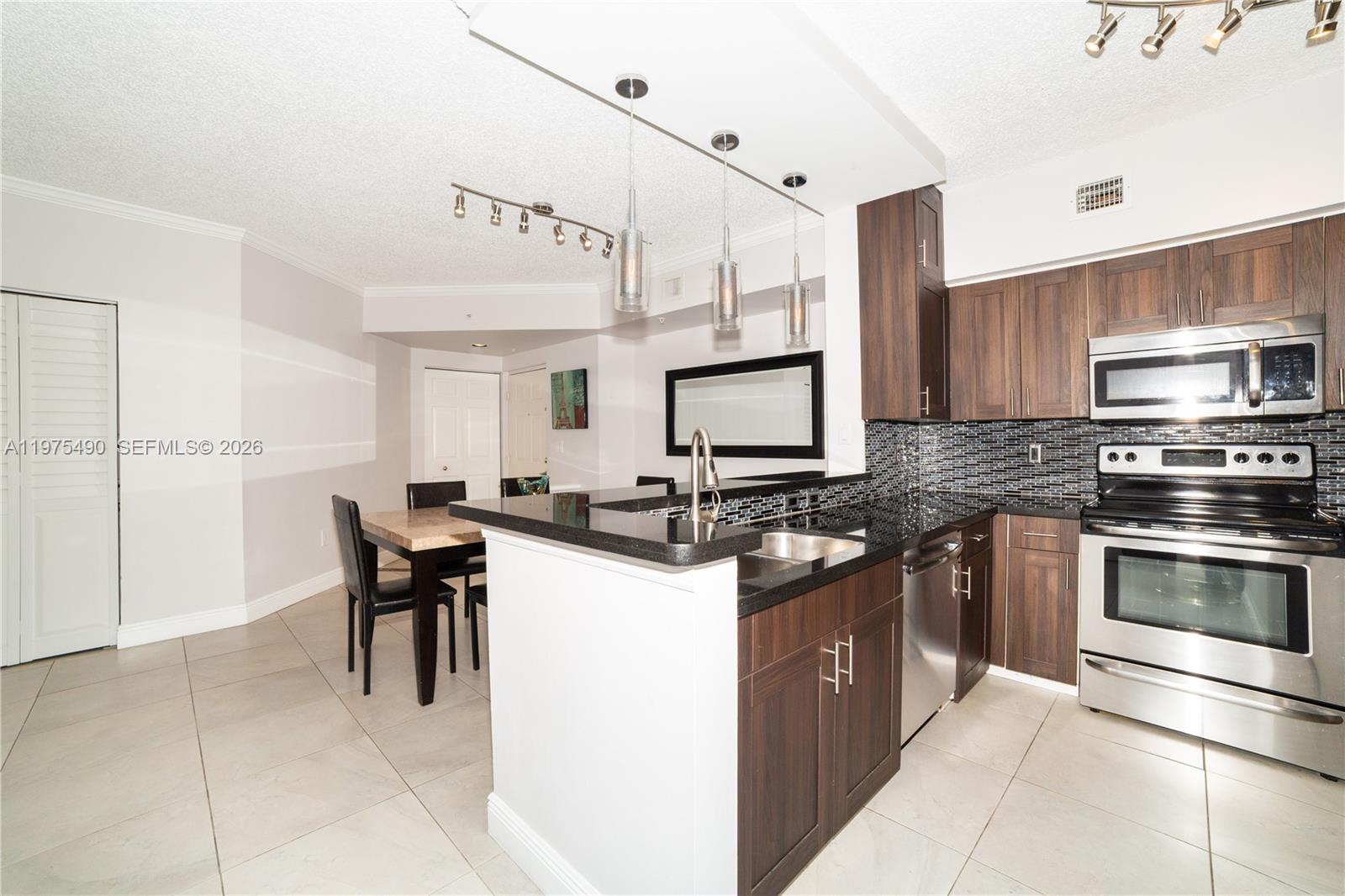 PORTO BELLAGIO CONDO - Residential