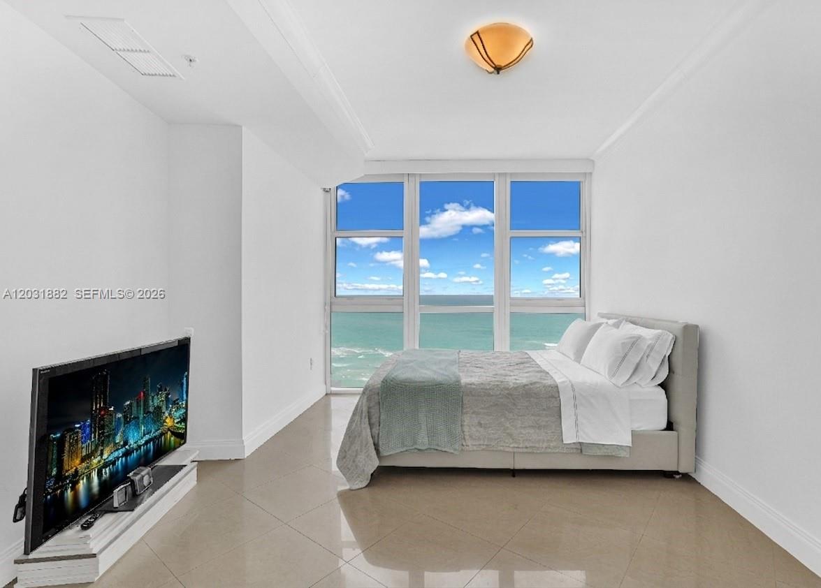 TRUMP ROYALE CONDO - Residential