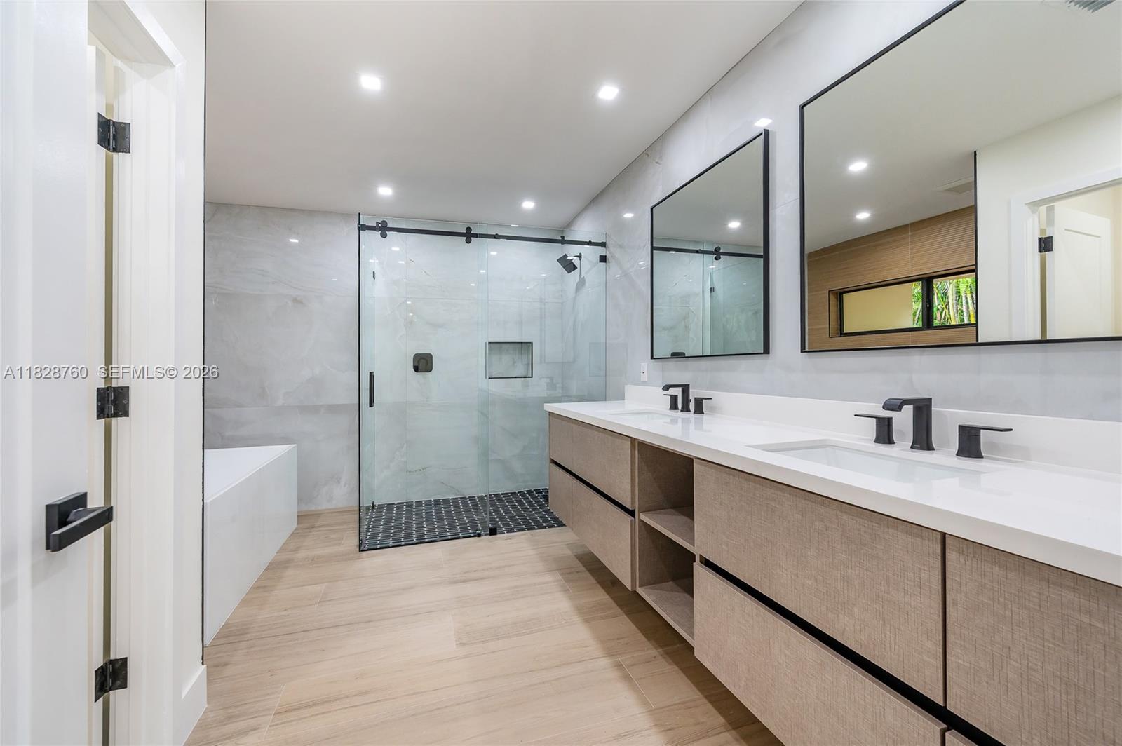 MIAMI LAKES - LOCH LOMOND - Residential
