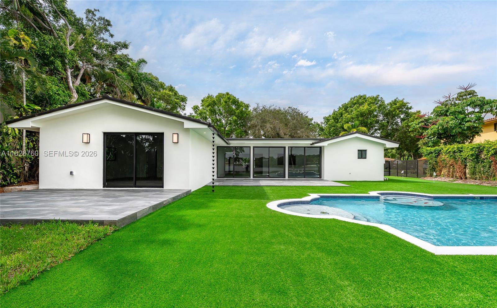 MIAMI LAKES - LOCH LOMOND - Residential