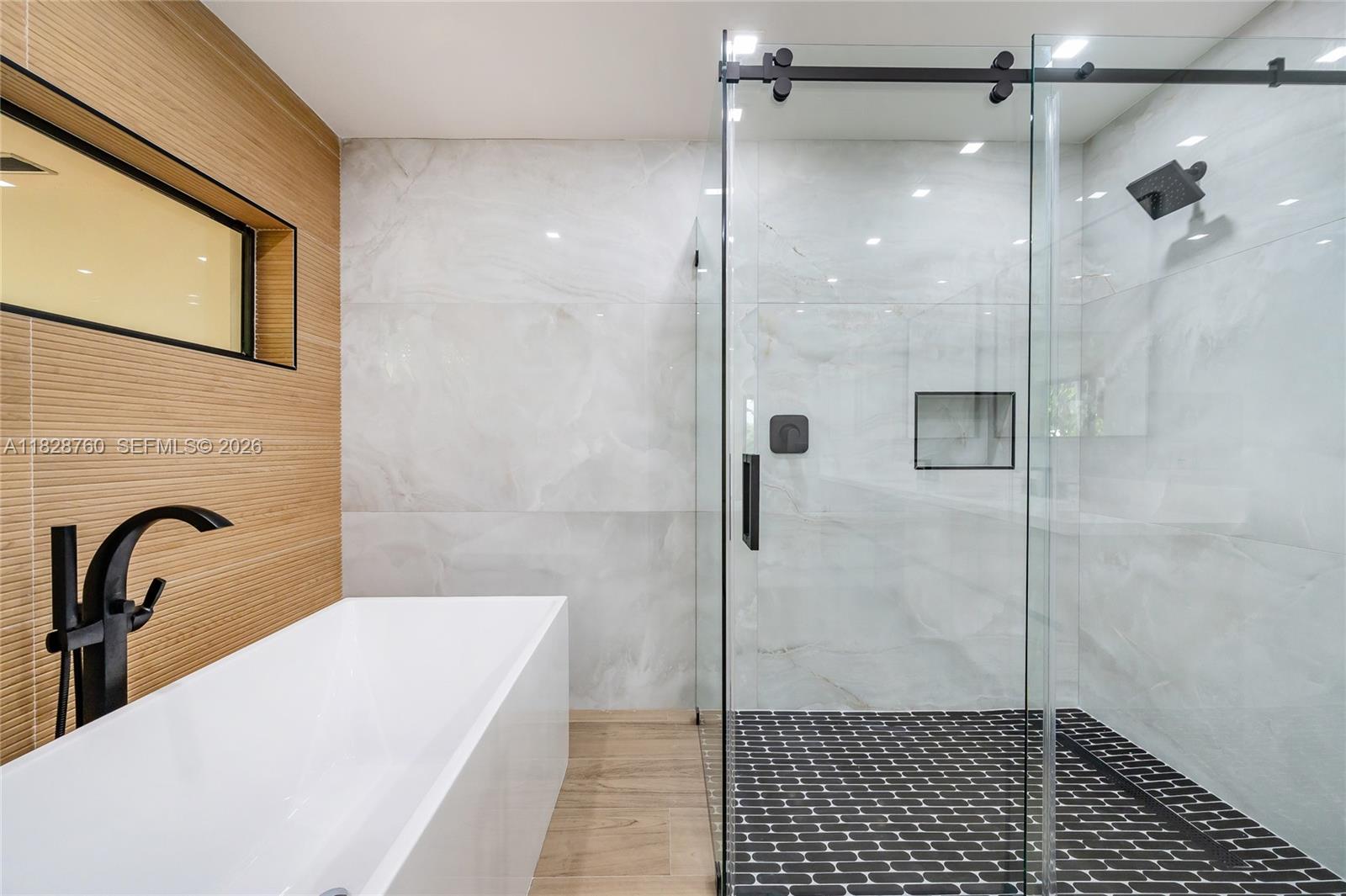 MIAMI LAKES - LOCH LOMOND - Residential