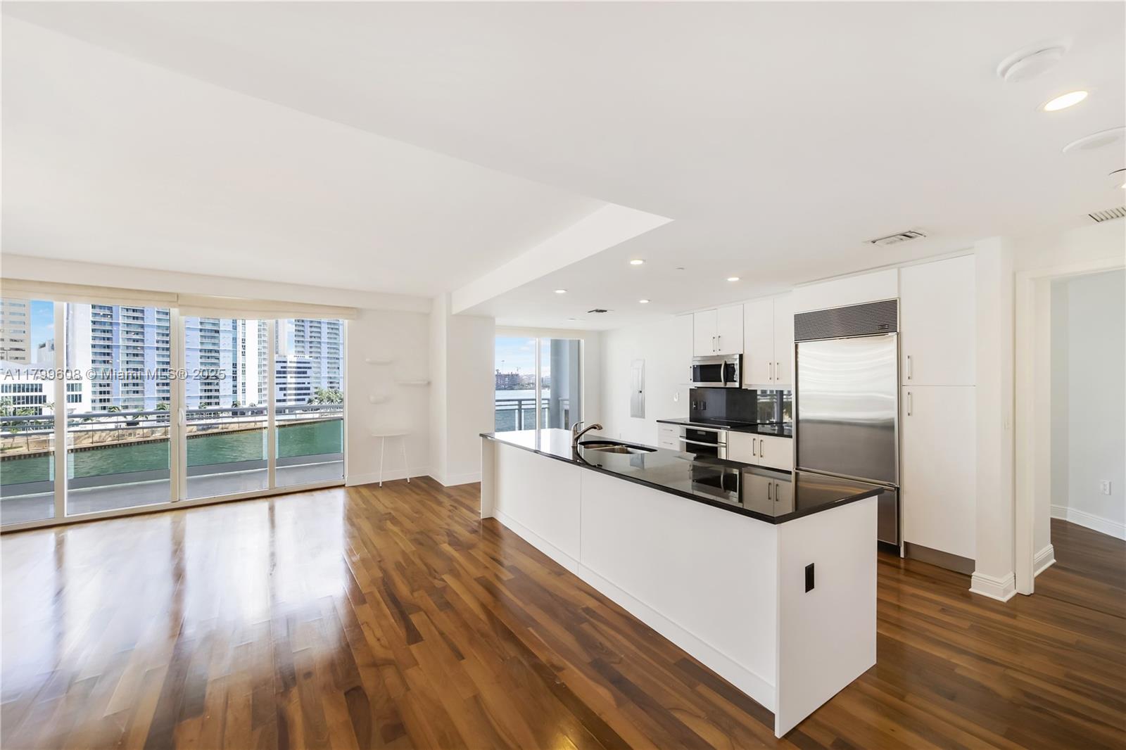CARBONELL CONDO - Residential
