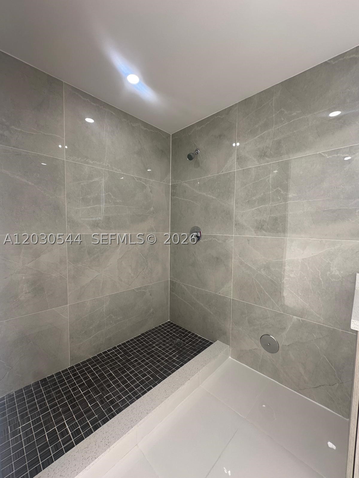 WINDWARD ESTATES SEC 1 - Residential Lease