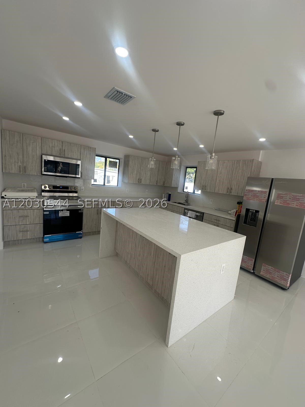 WINDWARD ESTATES SEC 1 - Residential Lease