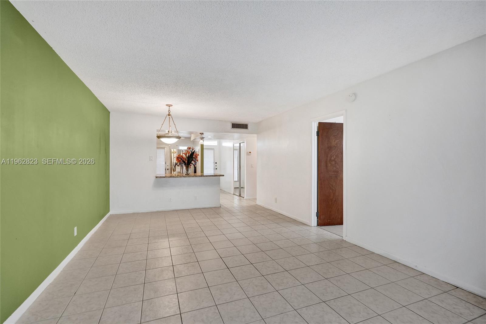 LAUDERDALE OAKS CONDO XI - Residential