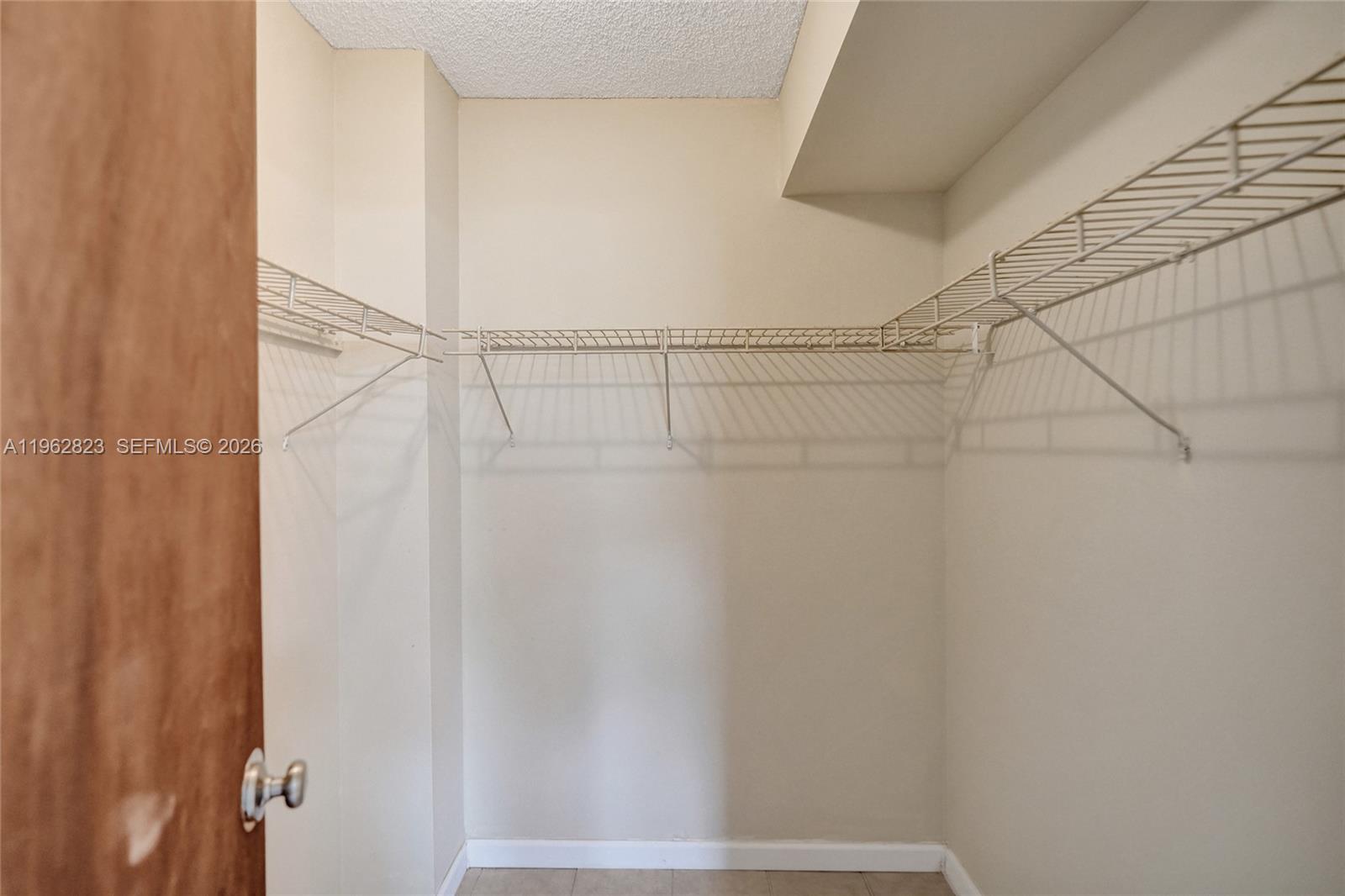LAUDERDALE OAKS CONDO XI - Residential