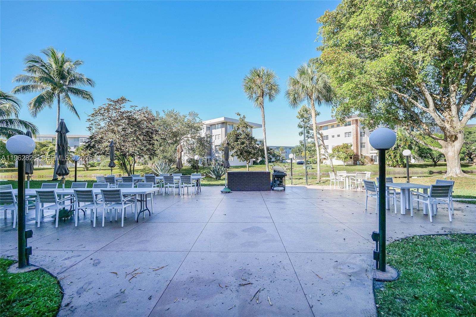 LAUDERDALE OAKS CONDO XI - Residential
