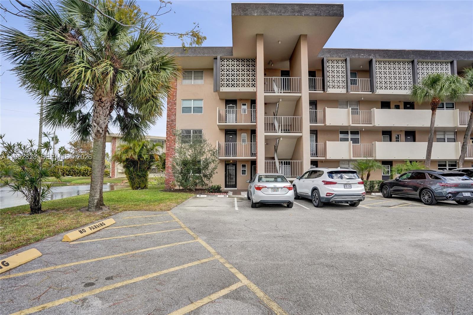 LAUDERDALE OAKS CONDO XI - Residential
