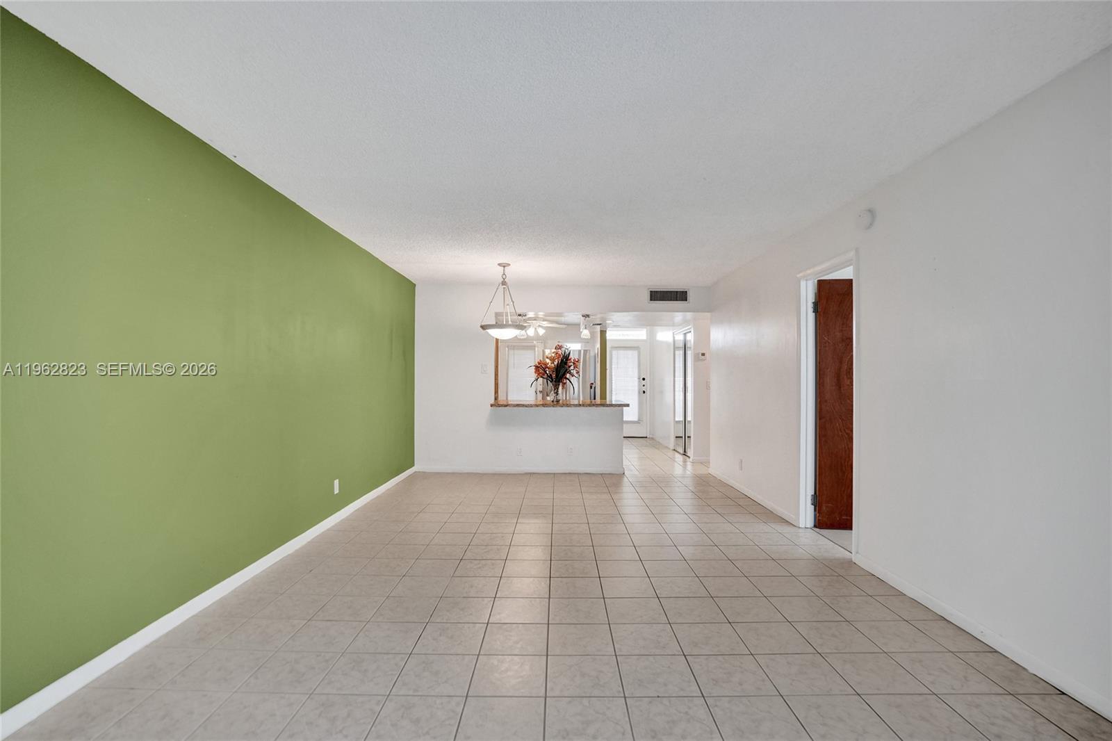 LAUDERDALE OAKS CONDO XI - Residential
