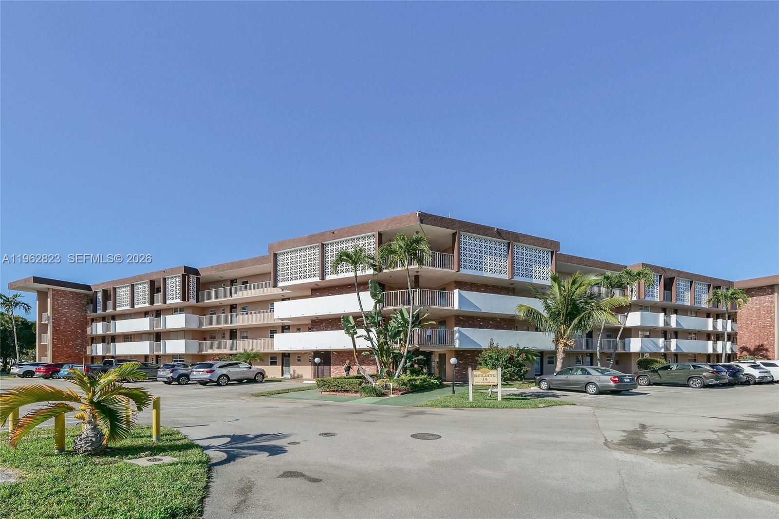 LAUDERDALE OAKS CONDO XI - Residential