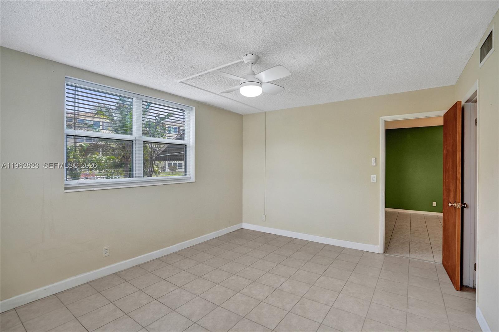 LAUDERDALE OAKS CONDO XI - Residential