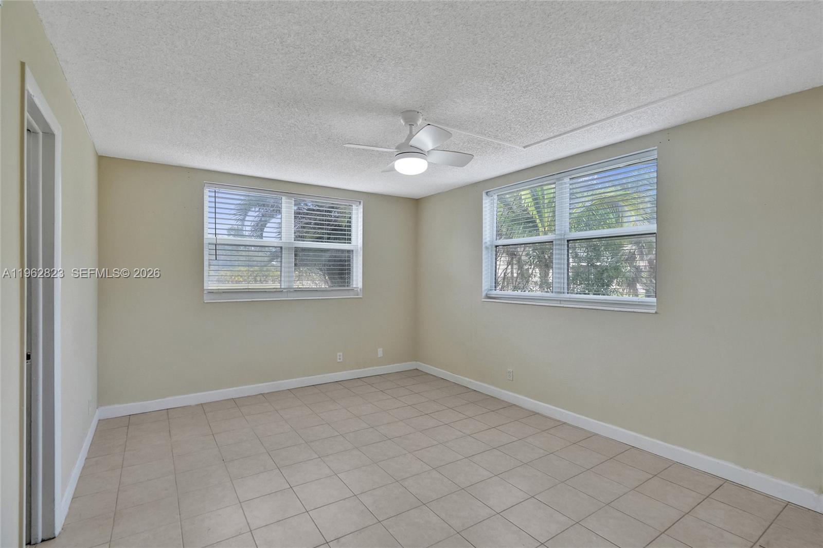 LAUDERDALE OAKS CONDO XI - Residential