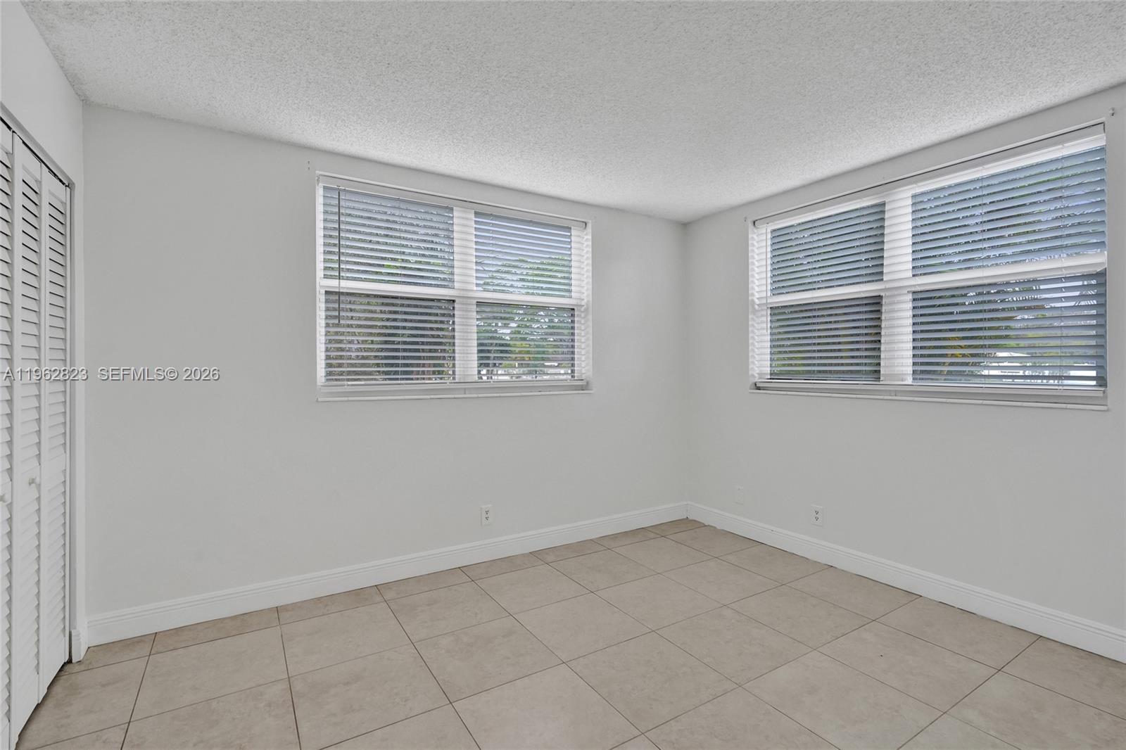 LAUDERDALE OAKS CONDO XI - Residential