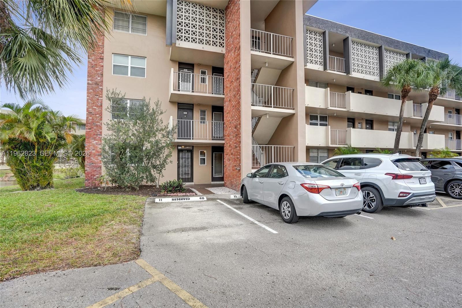 LAUDERDALE OAKS CONDO XI - Residential