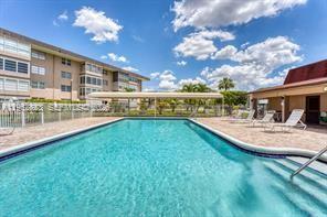 LAUDERDALE OAKS CONDO XI - Residential