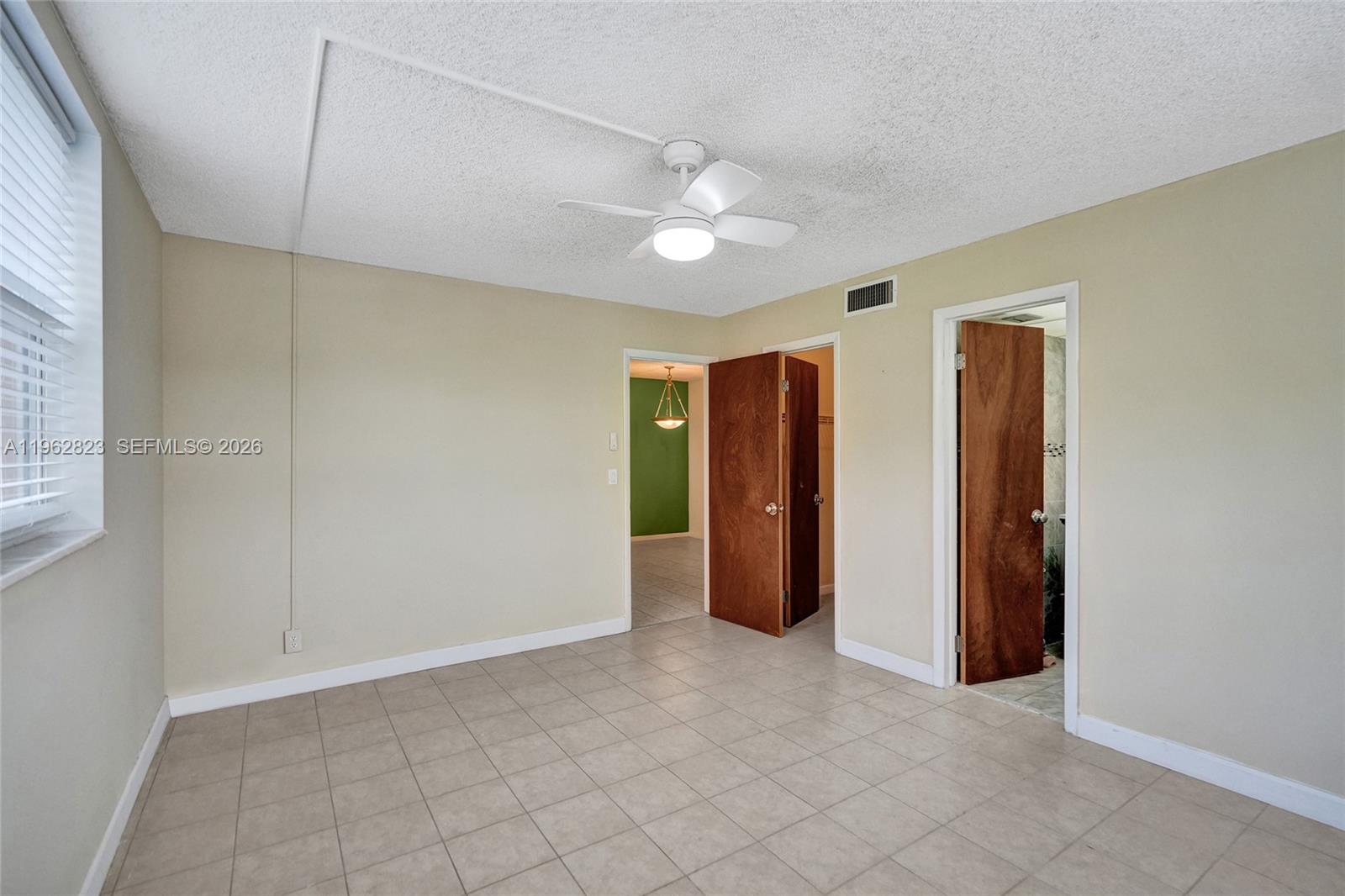 LAUDERDALE OAKS CONDO XI - Residential
