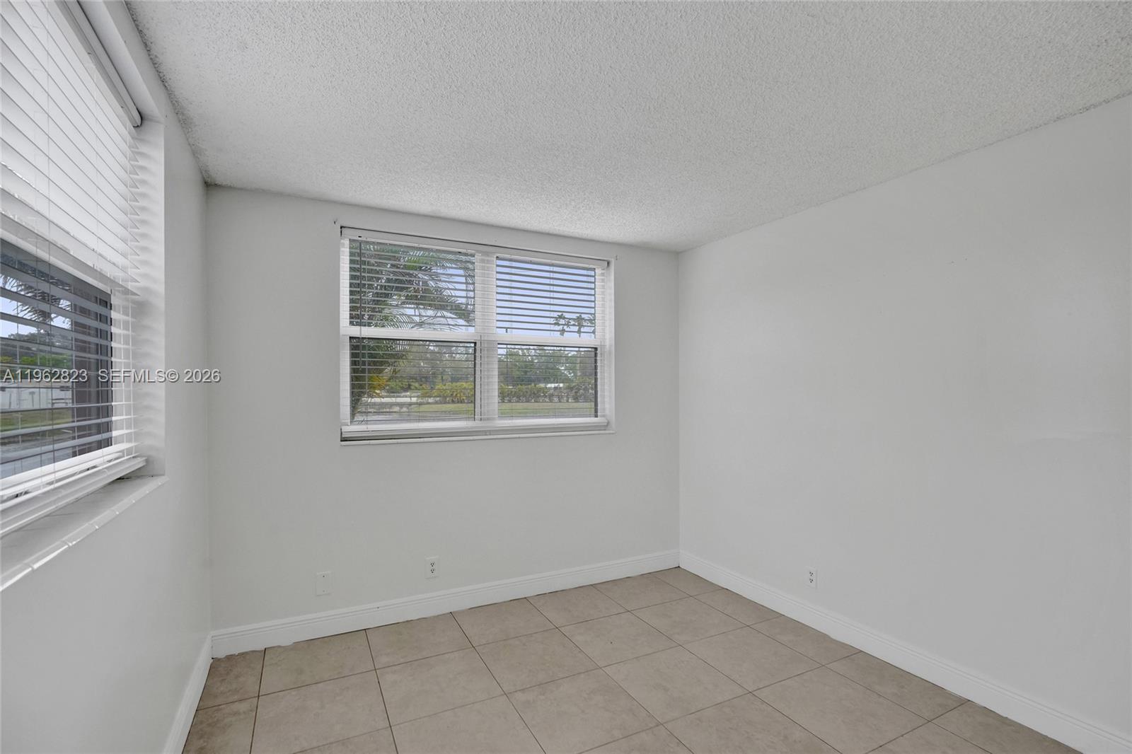LAUDERDALE OAKS CONDO XI - Residential