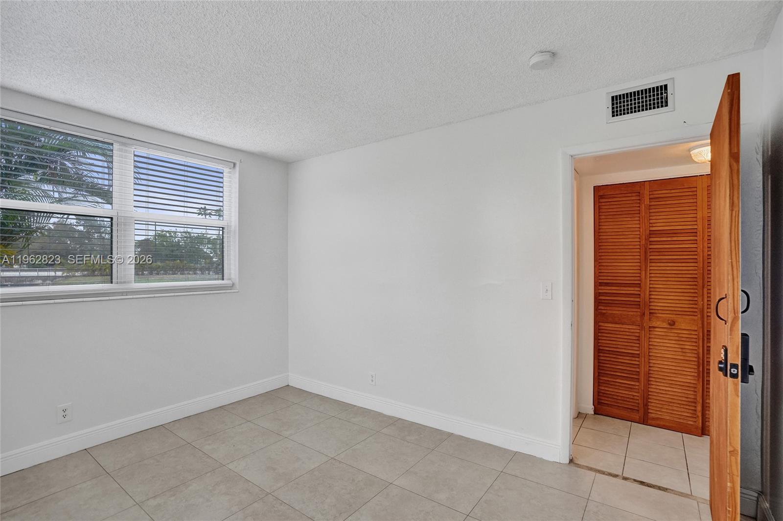 LAUDERDALE OAKS CONDO XI - Residential