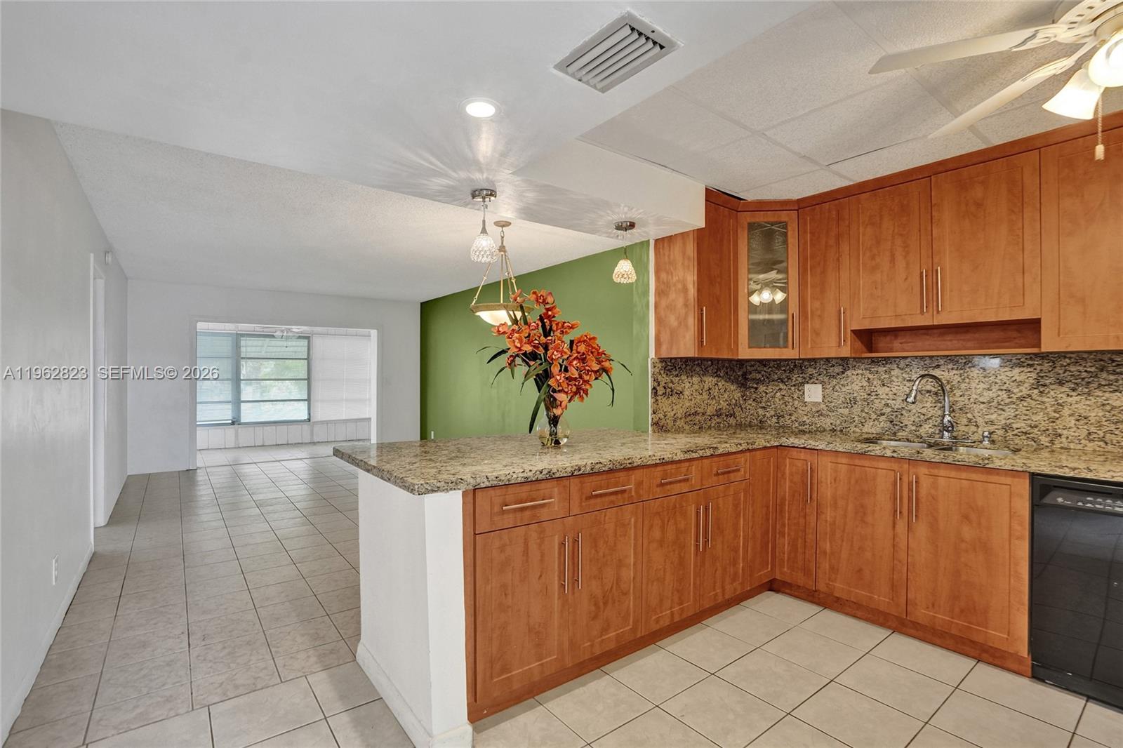 LAUDERDALE OAKS CONDO XI - Residential