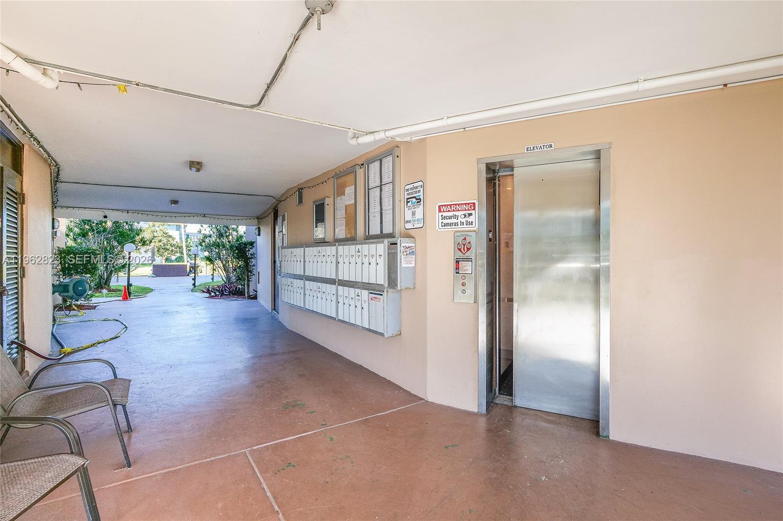 LAUDERDALE OAKS CONDO XI - Residential
