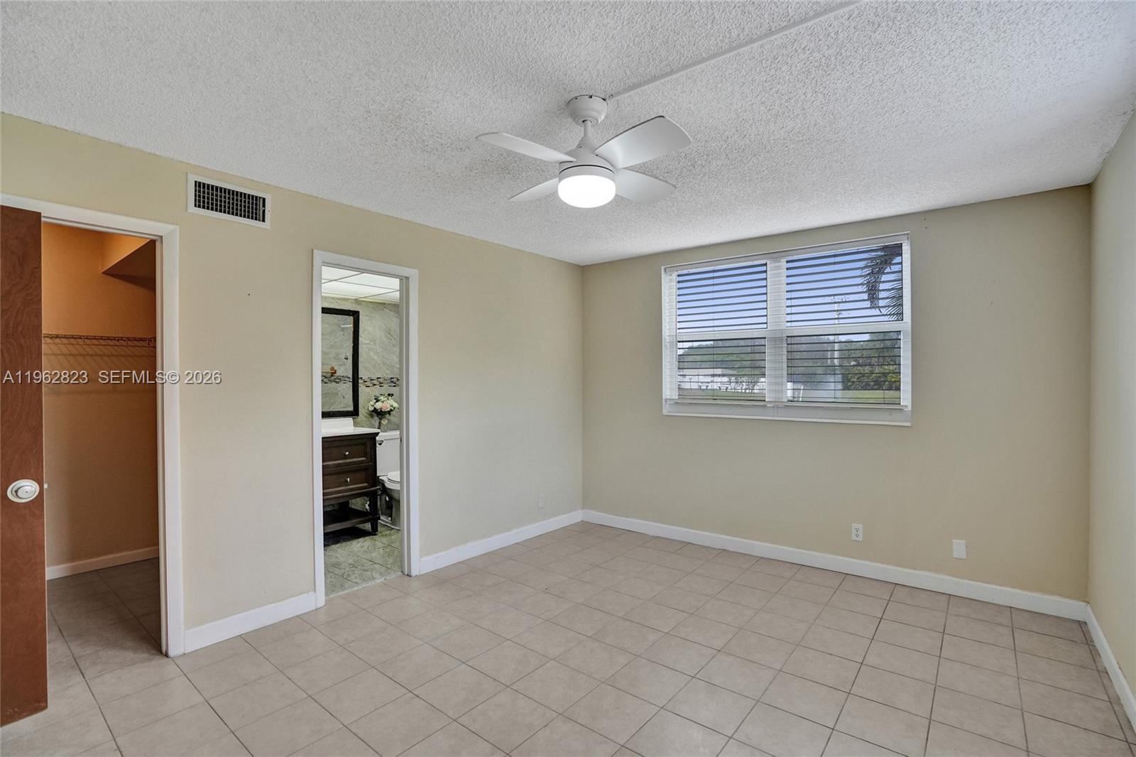 LAUDERDALE OAKS CONDO XI - Residential