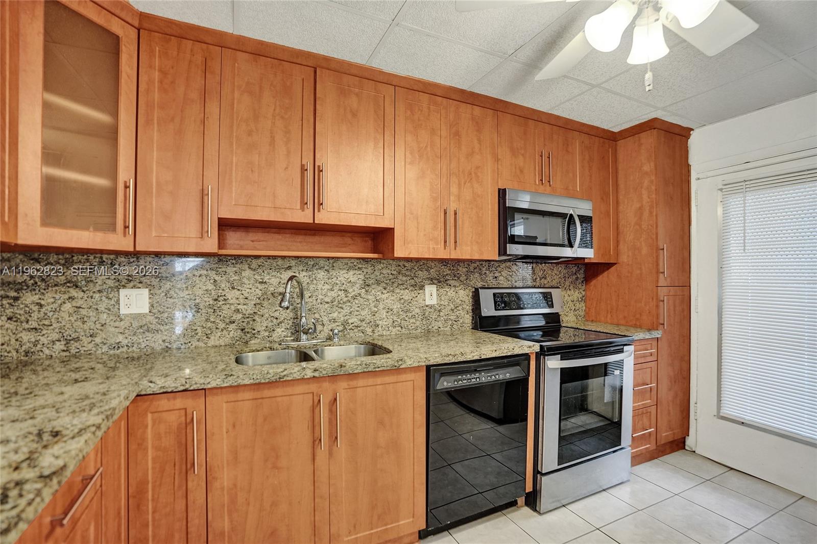 LAUDERDALE OAKS CONDO XI - Residential