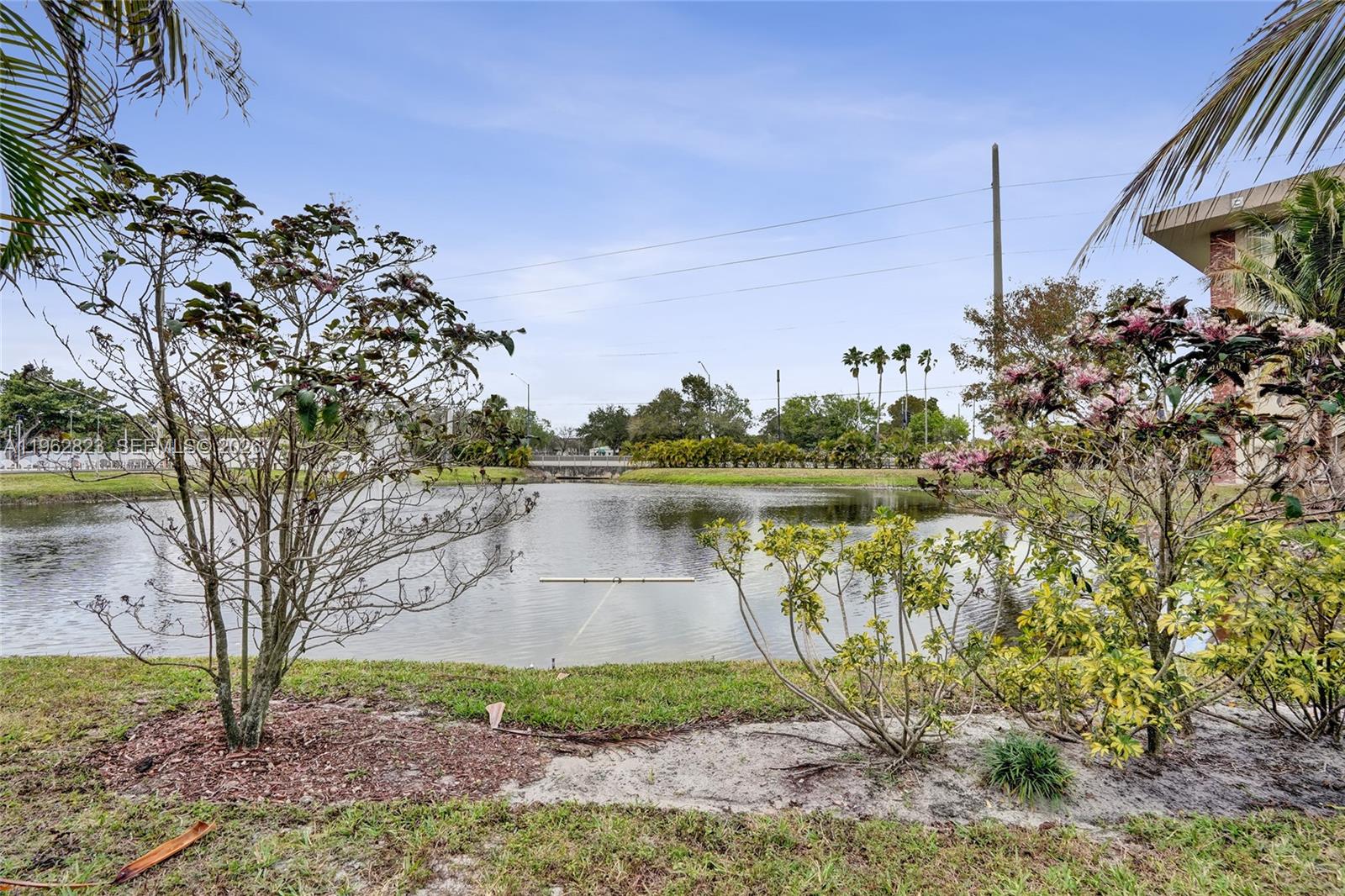 LAUDERDALE OAKS CONDO XI - Residential