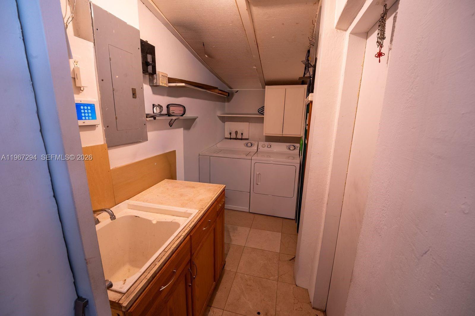 BISCAYNE PARK ESTATES - Residential