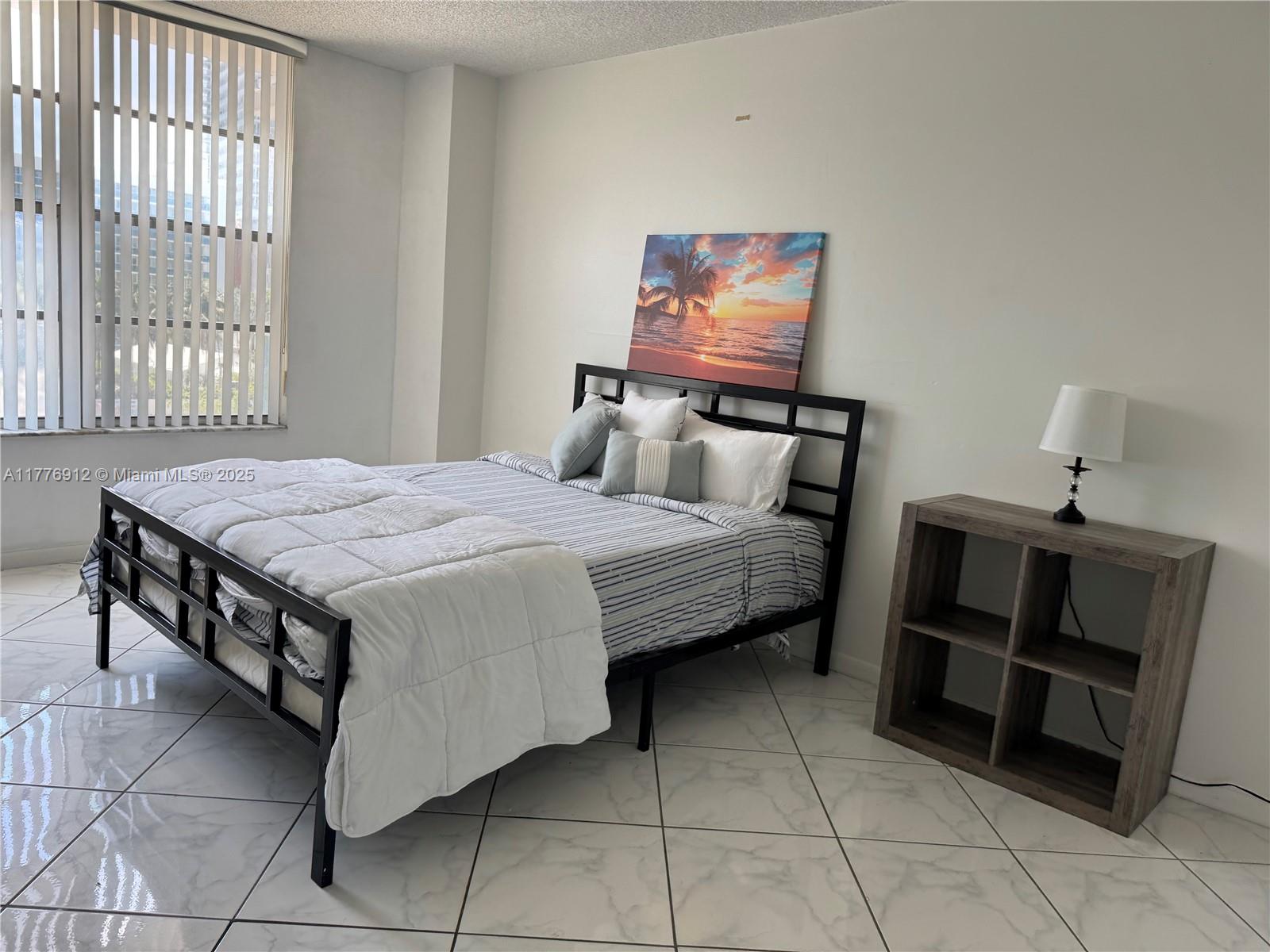 HALLMARK OF HOLLYWOOD CON - Residential Lease