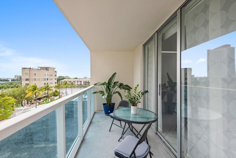 HALLMARK OF HOLLYWOOD CON - Residential Lease