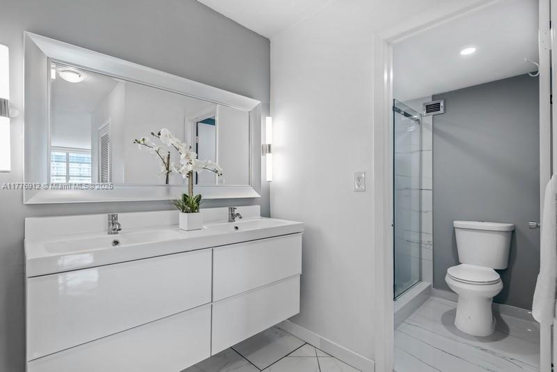 HALLMARK OF HOLLYWOOD CON - Residential Lease