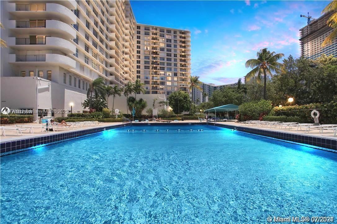 HALLMARK OF HOLLYWOOD CON - Residential Lease