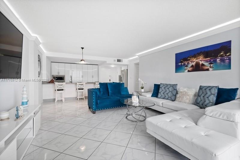 HALLMARK OF HOLLYWOOD CON - Residential Lease