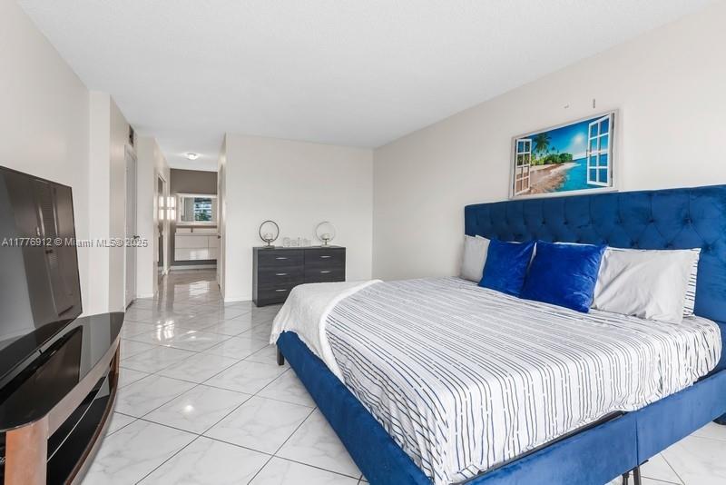HALLMARK OF HOLLYWOOD CON - Residential Lease